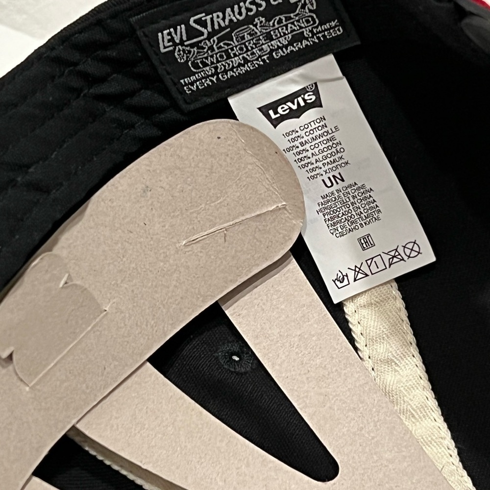 Levi’s SnapBack NWT - Picture 9 of 9